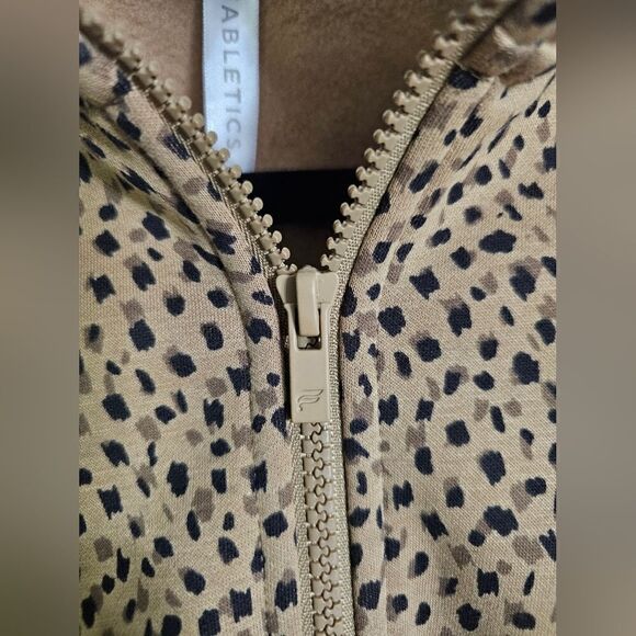NWT FABLETICS Cozy Fleece Half Zip Abstract Cheetah Sweatshirt - Size Large - Picture 8 of 10
